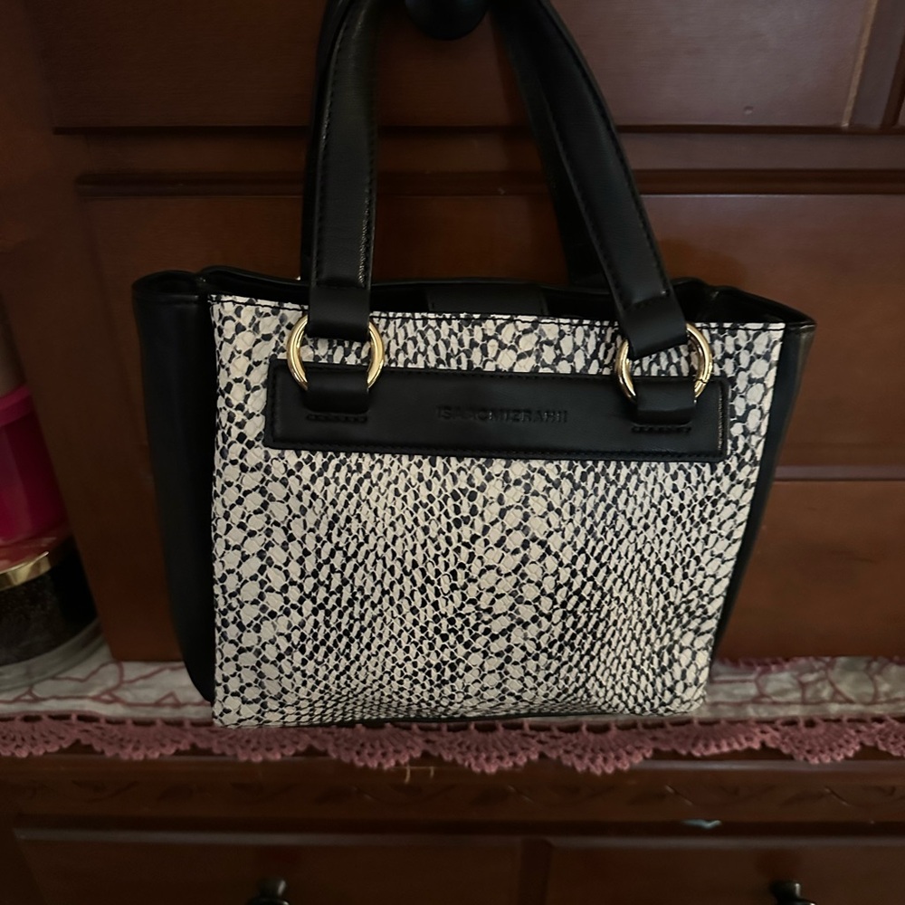 Isaac Mizrahi Black and White Shoulder Bag